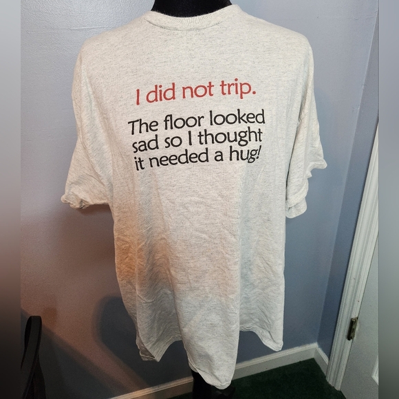 Gildan Ultra Cotton Size XL Gray Shirt I Did Not Trip, The Floor Looked Sad So - Picture 1 of 6